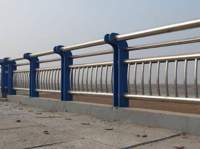 湖北不銹鋼橋梁護(hù)欄